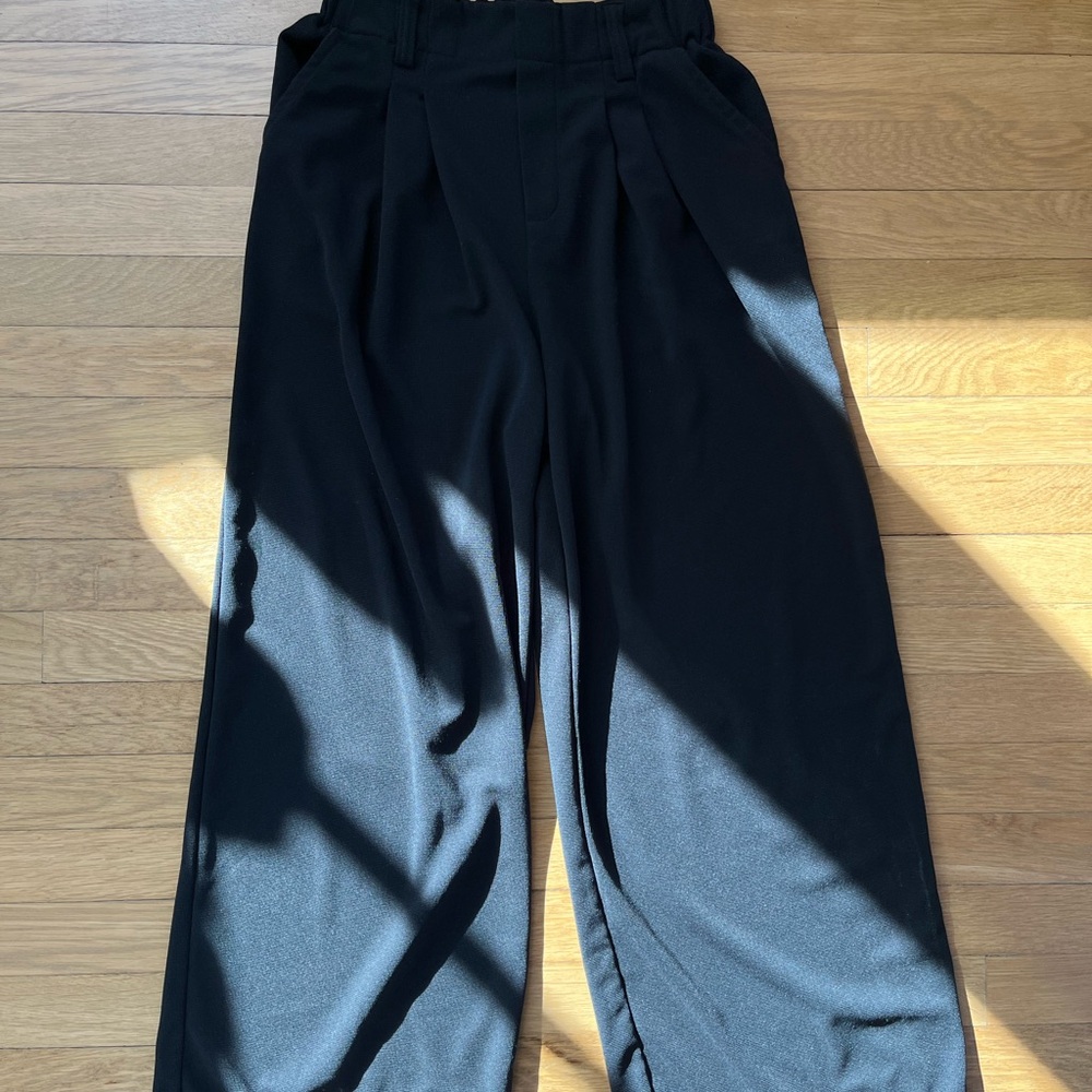 Chic Black Wide-Leg Trousers